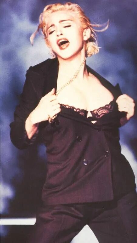 Madonna 1989. Madonna - express yourself глаза. Madonna express yourself клип. Madonna express yourself клип. Мадонна express yourself.