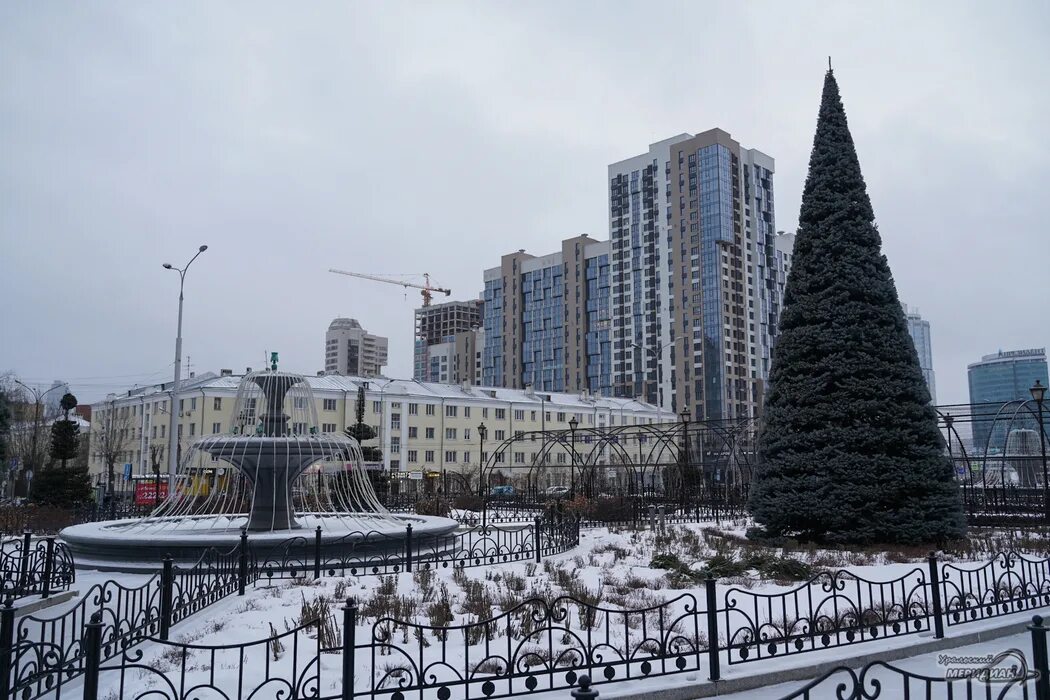 3 декабря екатеринбург. Новогодний Екатеринбург. Екатеринбург декабрь. Новогоднее украшение Екатеринбурга 2022. Фото Екатеринбурга 2022.