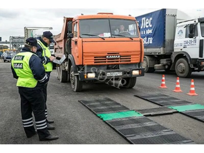 Перегруз грузового автомобиля 2024. Весовой контроль для грузовых автомобилей. Штраф за перегруз. Перегруз грузового автомобиля штраф. Штраф за перегруз фуры.