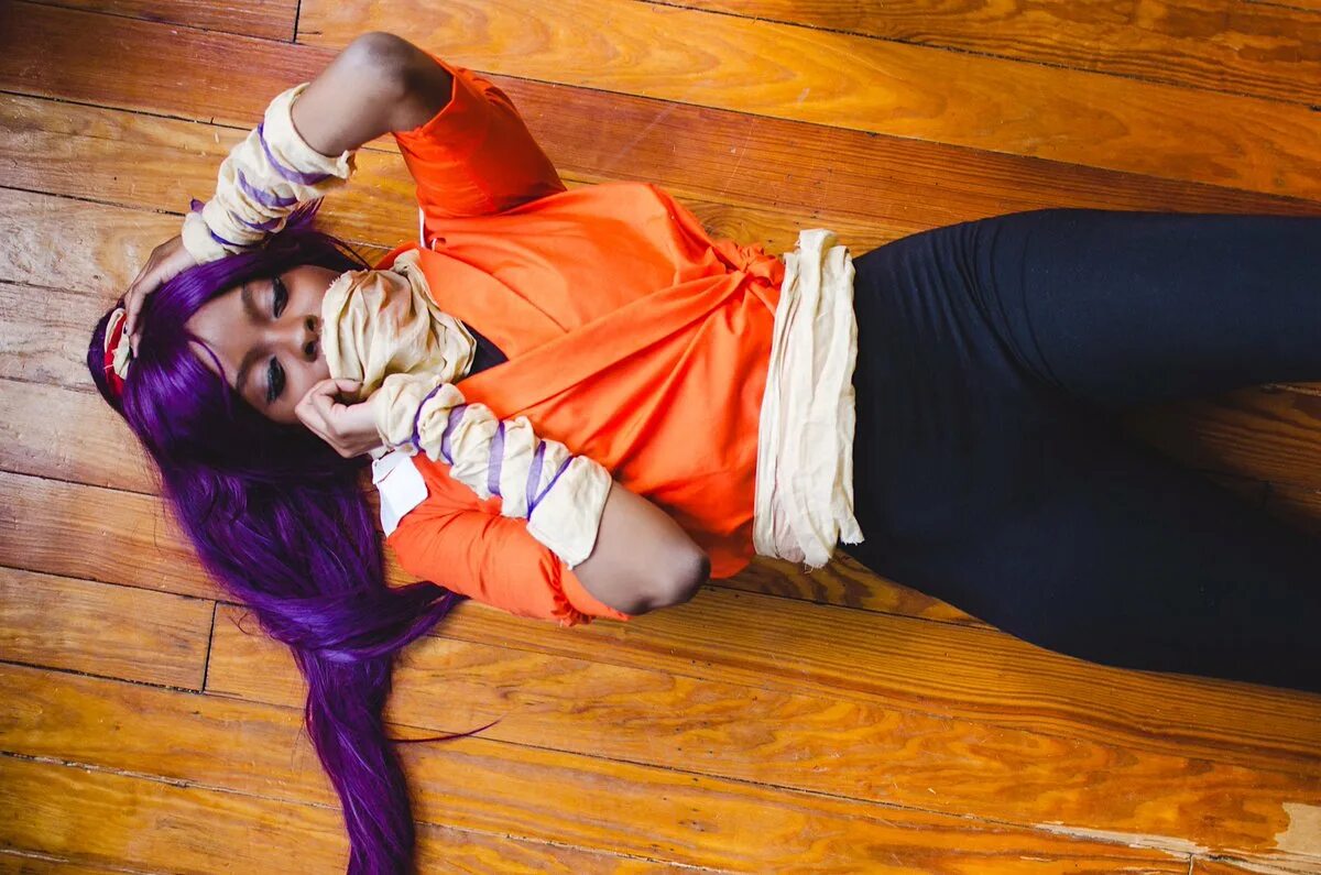 Bleach cosplay. Bleach косплей. Yoruichi Shihouin Cosplay. Ёруити Блич косплей. Bleach Yoruichi Cosplay.