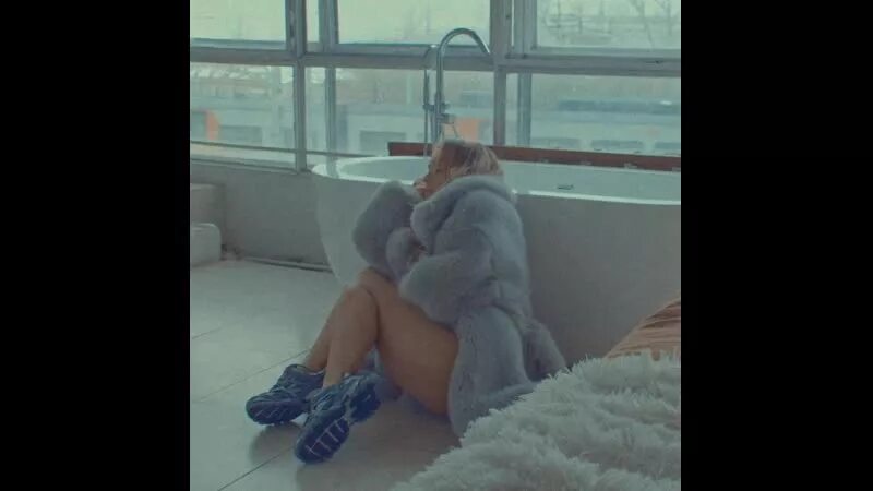 Краймбрери пряталась в ванной. Мари краймбрери пряталась в ванной. Мари краймбрери пряталась в ванне текст. Мари краймбрери в ванной. Мари краймбрери пряталась в ванной.