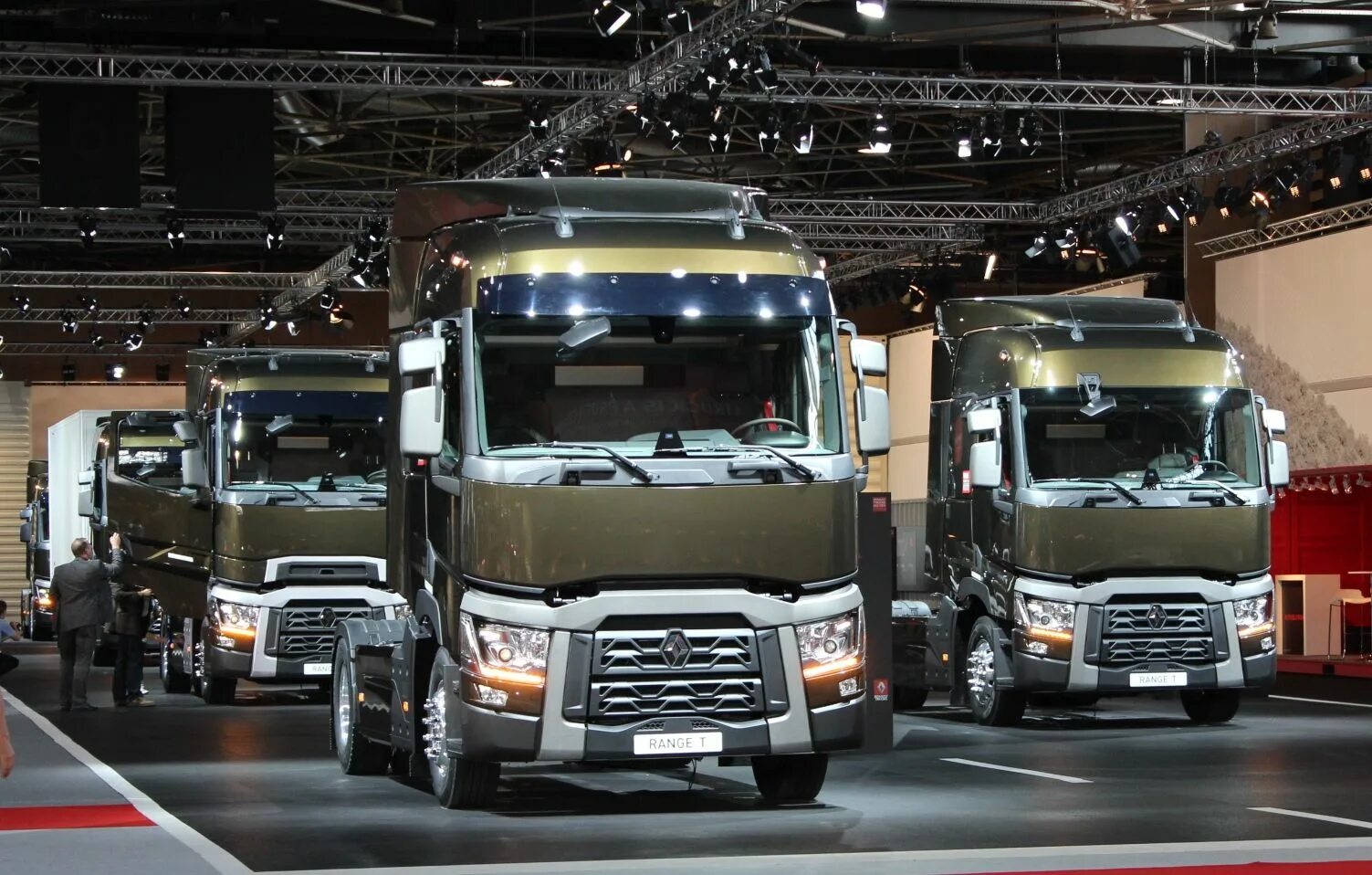 Грузовик значение. Renault Trucks t440 новый. Renault Trucks t 2022 8х8. Фура Renault Euro 6. Renault Trucks электрофура.
