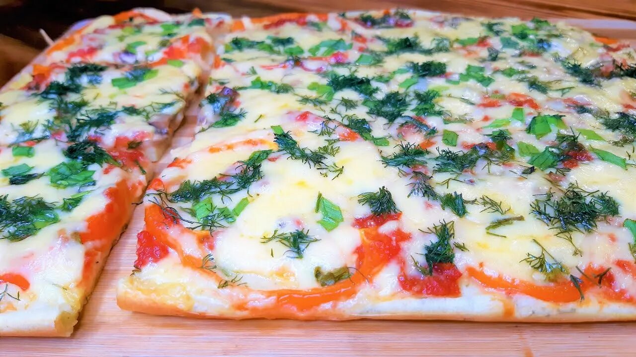 Заливная пицца в духовке рецепт. Заливная пицца. Наливная пицца. Необычная пицца. Пицца из заливного теста.