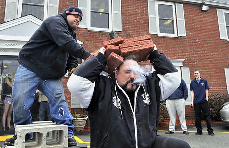 Люди со странными способностями. Человек с супер силой. Человек-батарейка славиша пайкич. Реальные люди со сверхспособностями. Славиша пайкич человек-электричество.