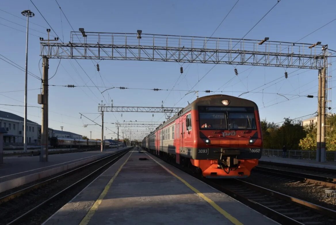 Телефон ржд астрахань. Железнодорожная станция Астрахань-2. Городская электричка Астрахань. Станция Астрахань. Астрахань 2.