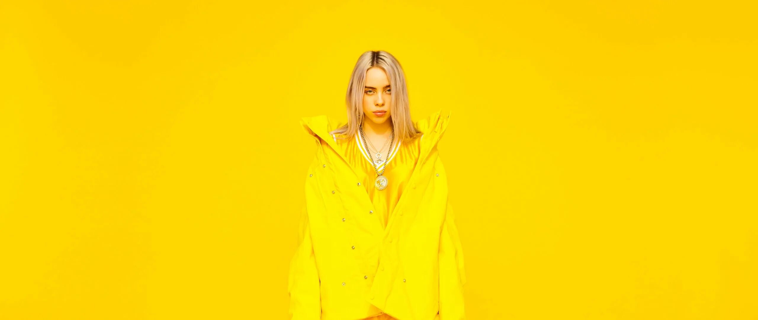 Tessa violet с желтыми волосами. Клип девушка в желтом. Карди би. Клип девушка в желтом. Девушка в парике.