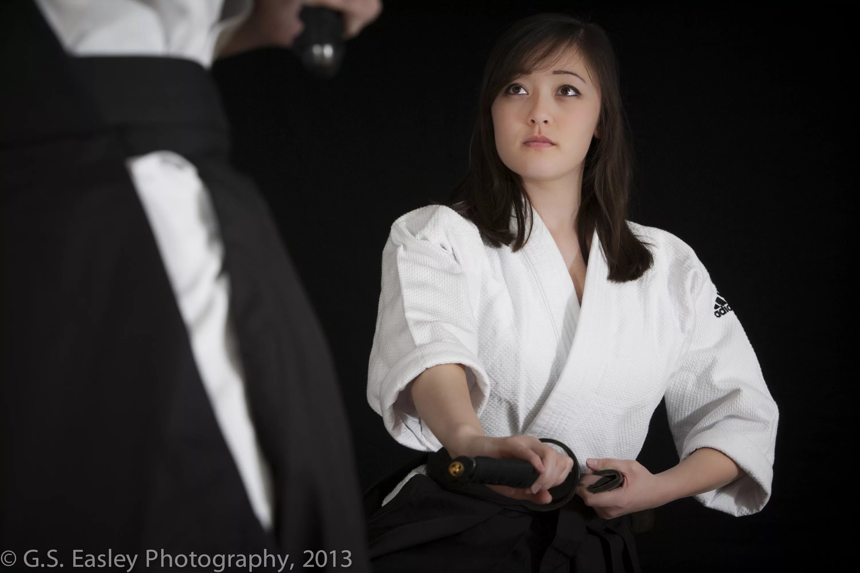 Тибури иайдо. Карате катана. Каратист с японским мечом. Боевые искусства катана. Карате катана.