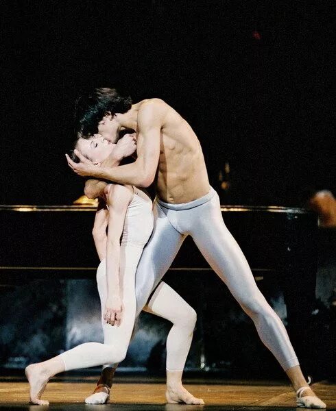 Чарли и марк танцы. Джорджия одежда. Танец 25 лет грудь. Валентин чмерковский танцы. She dancing with him.