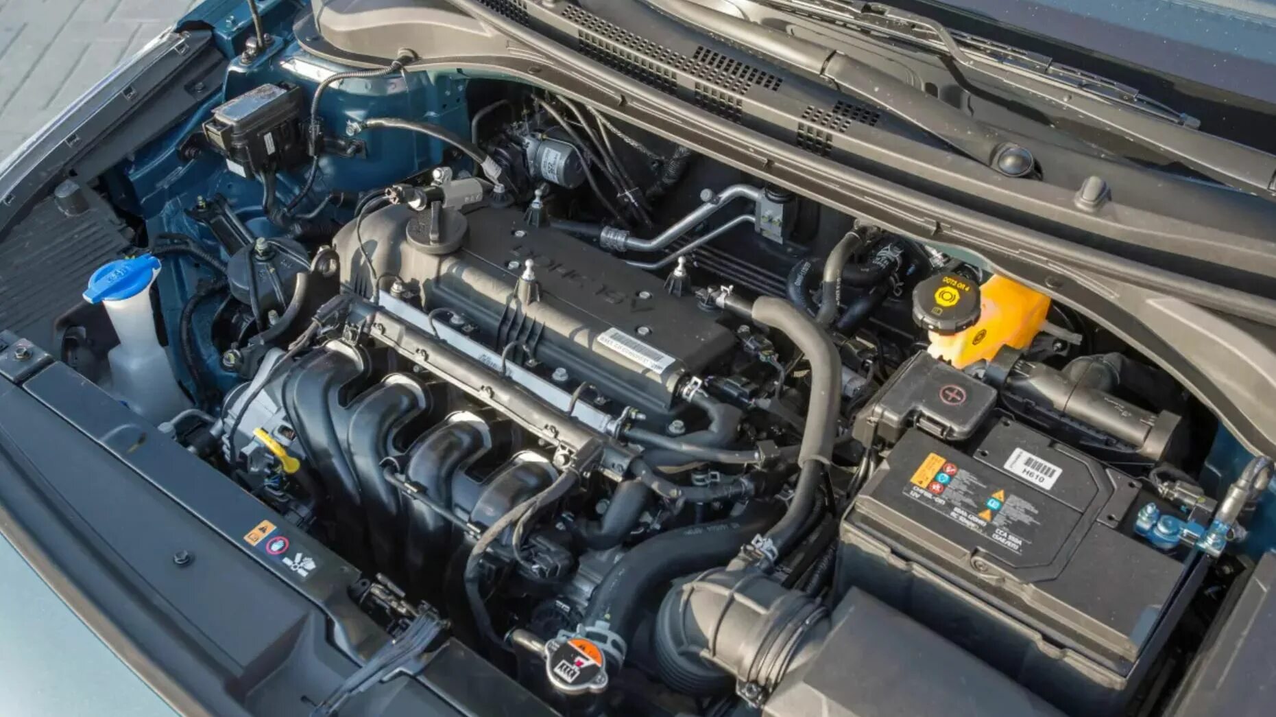 Какой двигатель на солярисе 1.6. Hyundai Solaris 2014 двигатель. Двигатель Хендай Солярис 1.6. Hyundai Solaris 2017 двигатель. Солярис 1.6 под капотом.