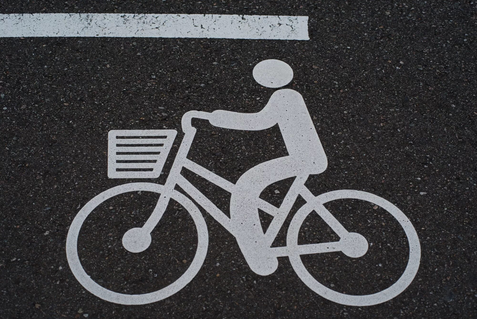 Дорожные знаки для велосипедистов: "велосипедная дорожка". Знак велодорожка. Велосипед дорожка знак. Велосипед на велодорожке.