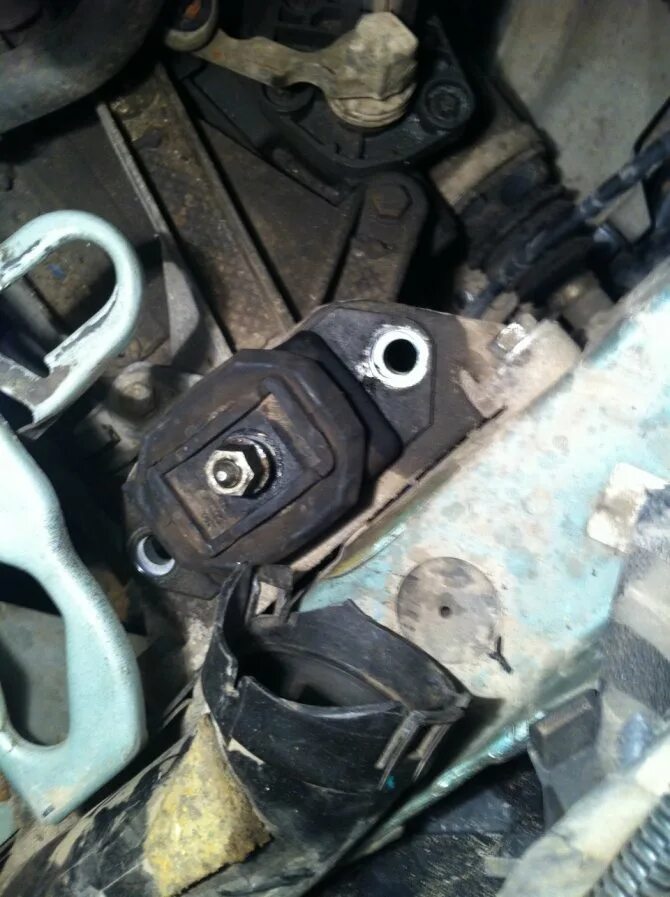 Подушка кпп форд фокус 2 1. Как поменять подушку кпп. Подушка акпп рено меган 2 1. Как поменять подушку кпп. Как поменять подушку кпп.