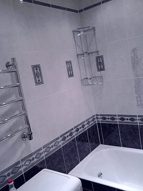 Укладка плитки в ванной комнате. Отделка ванной комнаты плиткой. Плитка для ванной квадрат метр. Квадратного метра плитки положить ванной. Укладка плитки ванная.