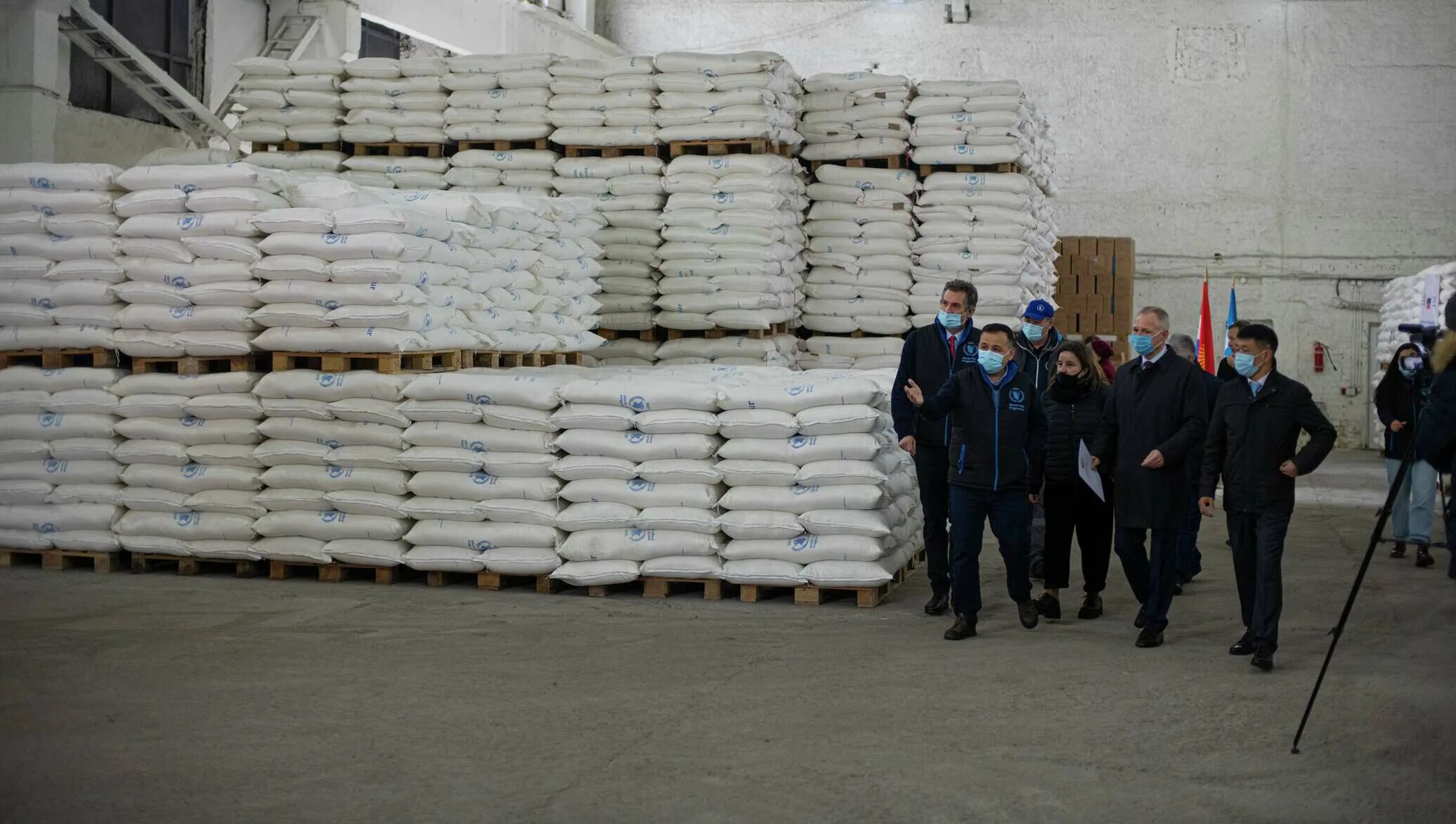Киргизия помощь. Кыргызстан склад. продовольственная безопасность кыргызстан. мука кыргызстан. помощь кыргызстану.