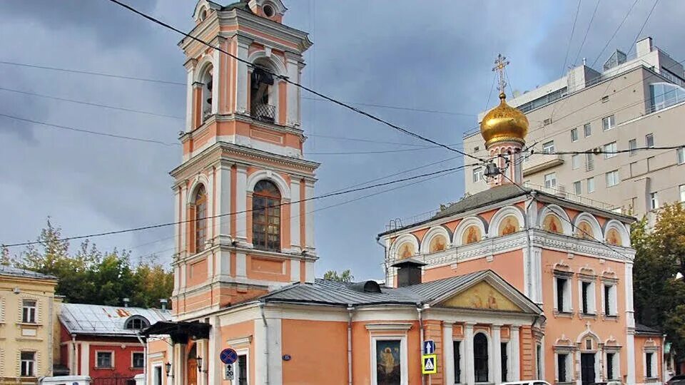 Воскресения словущего на успенском вражке москва. Церковь Воскресения Словущего на Успенском Вражке Москва. Храм в Брюсовом переулке. Храм Воскресения повущего в Успенскос вражее. Успенский Вражек храм Воскресения Словущего.