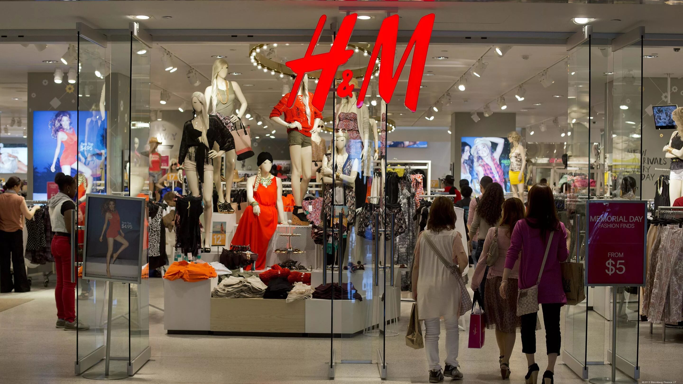 H&M hennes & Mauritz одежда магазин. Эйч энд эм Европейский ТЦ. Вещи в магазине h and m. H M ассортимент одежды. H m shop