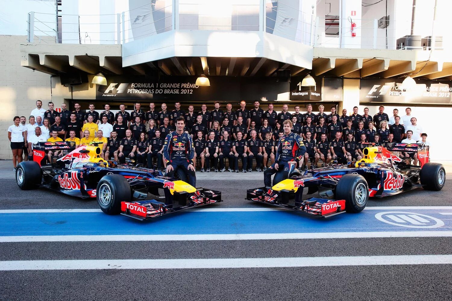 Ред булл рейсинг. Red bull f1 2012. red bull racing f1. red bull racing f1 team. ред булл (команда «формулы-1»).