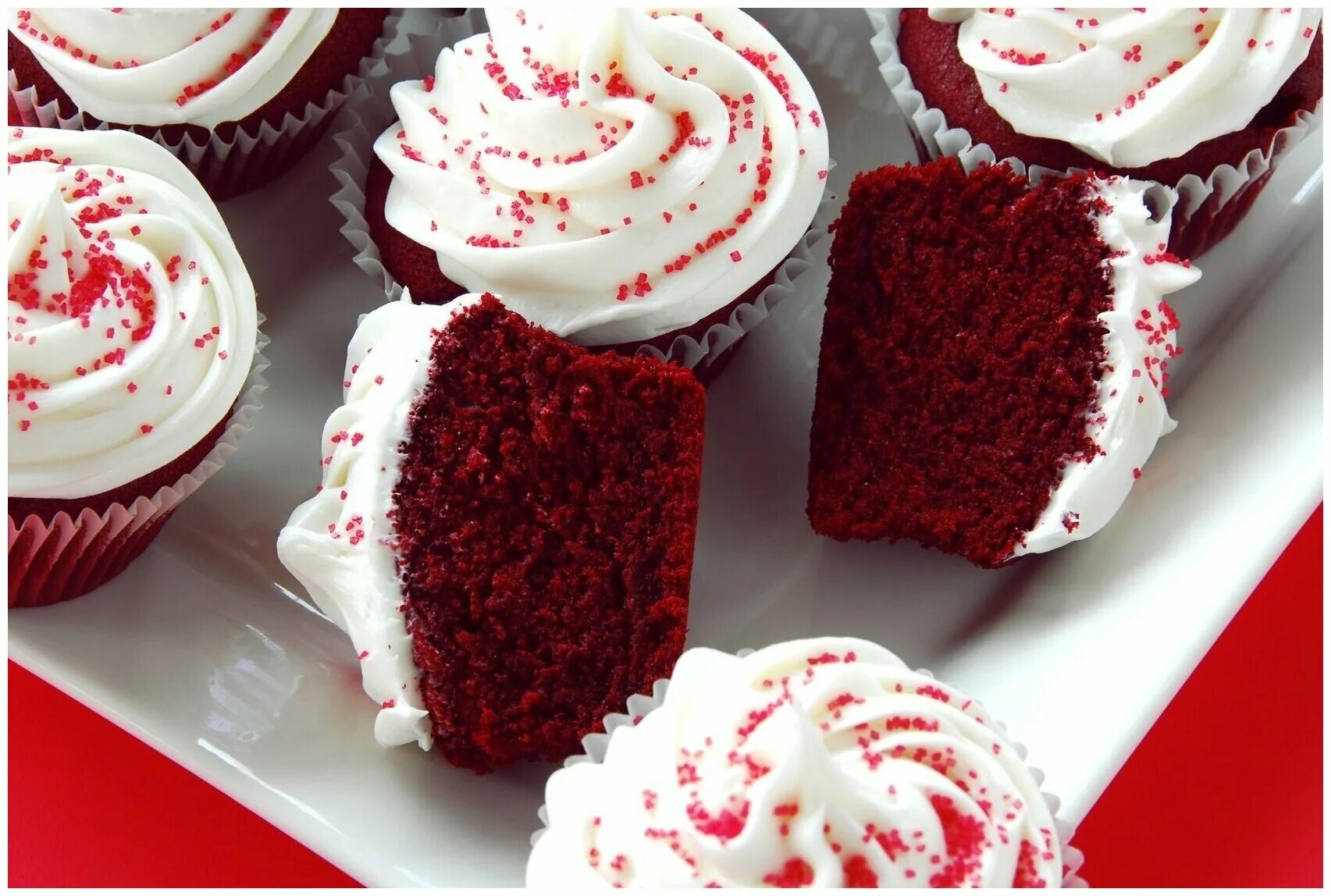 RED VELVET CUPCAKES w/ CREAM CHEESE FROSTING #redvelvetcupcakes #creamcheesefros
