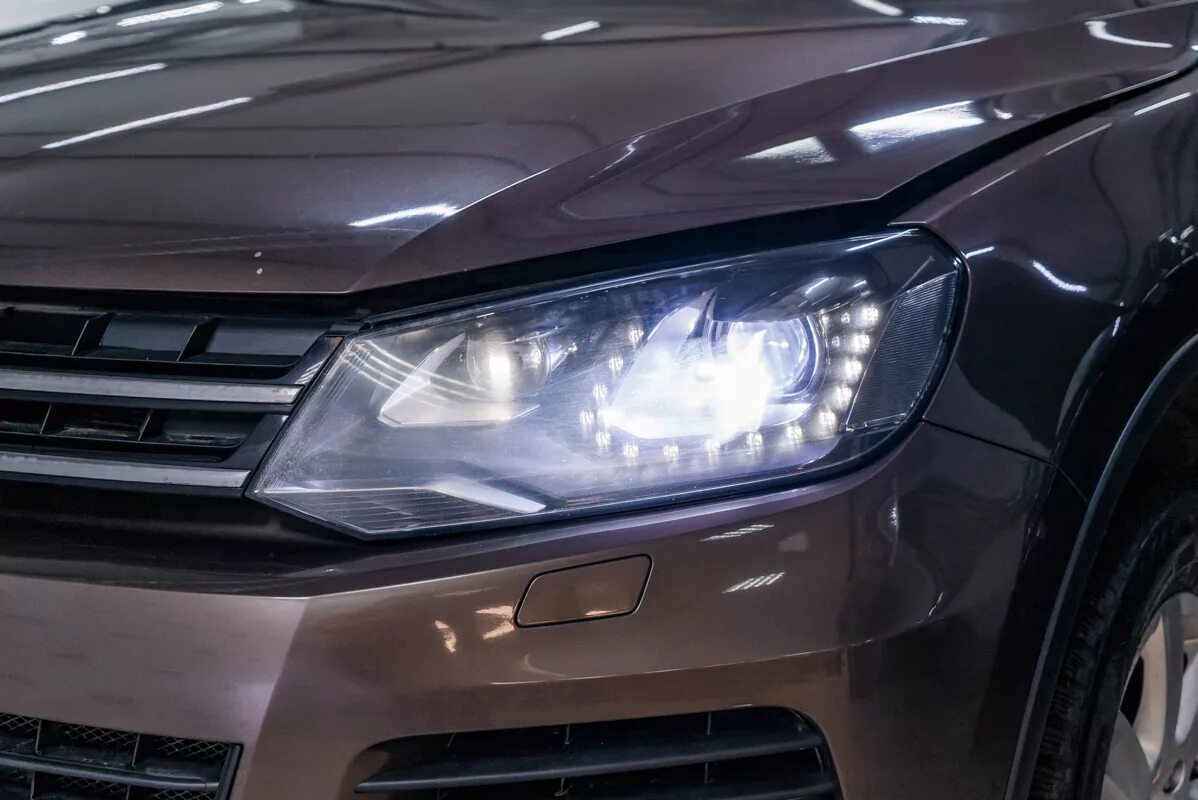 Лампы фар Туарег NF. Led фары Touareg NF. Фары Volkswagen Touareg NF. Лампа фары Фольксваген Туарег.