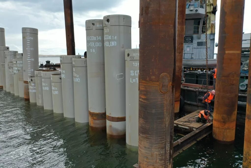 Авария в порту усть-луга. Чп усть луга. Разлив нефти с судна. Усть-луга склад крытый серы. Чп усть луга.