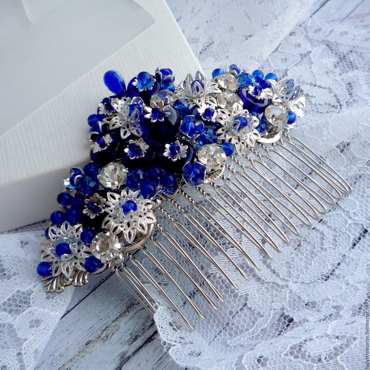 Синий аксессуар. Синий аксессуар. Голубая бижутерия. Синий аксессуар. Предметы синего цвета.