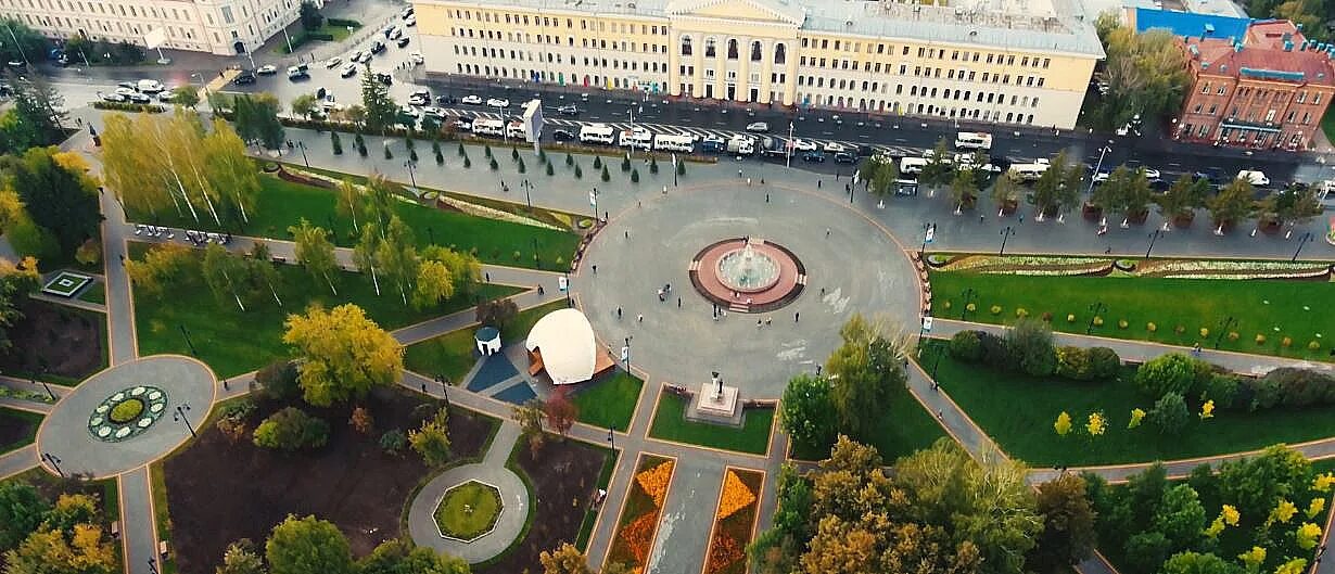 Камеры города томска. Новособорная площадь Томск. Томск Новособорная площадь фонтан. Новособорная площадь Томск лето. Новая площадь Новособорная в Томске.