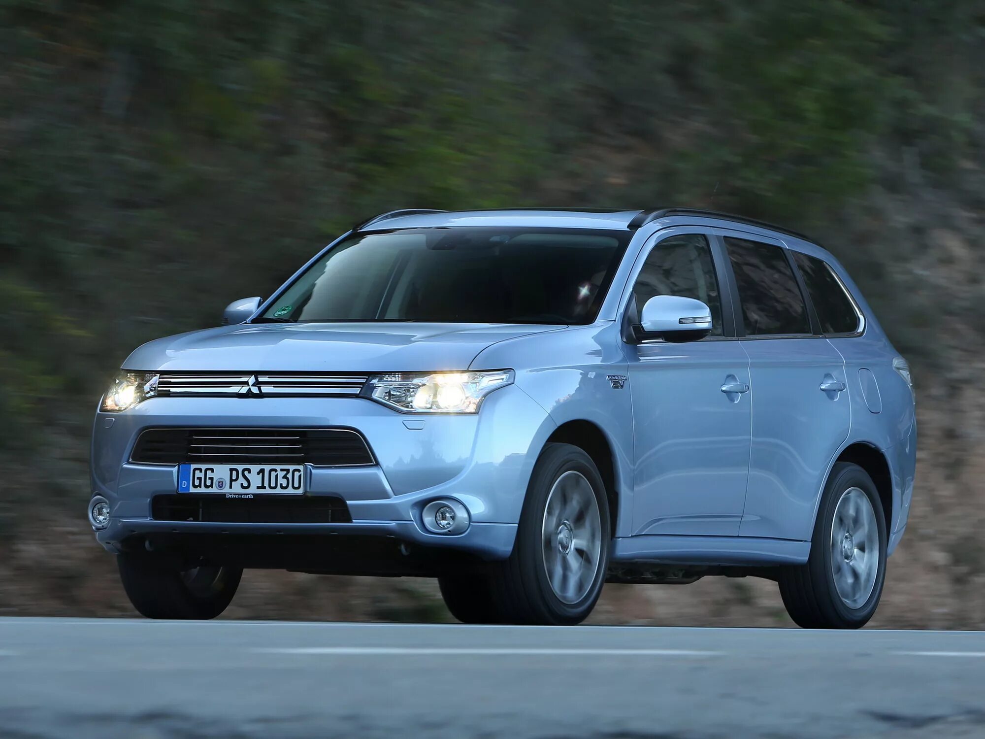 Mitsubishi outlander трехлитровый. Митсубиси Аутлендер 3 поколения. Мицубиси Аутлендер PHEV. Mitsubishi Outlander 2012. Митсубиси Аутлендер 2012 3 поколение.