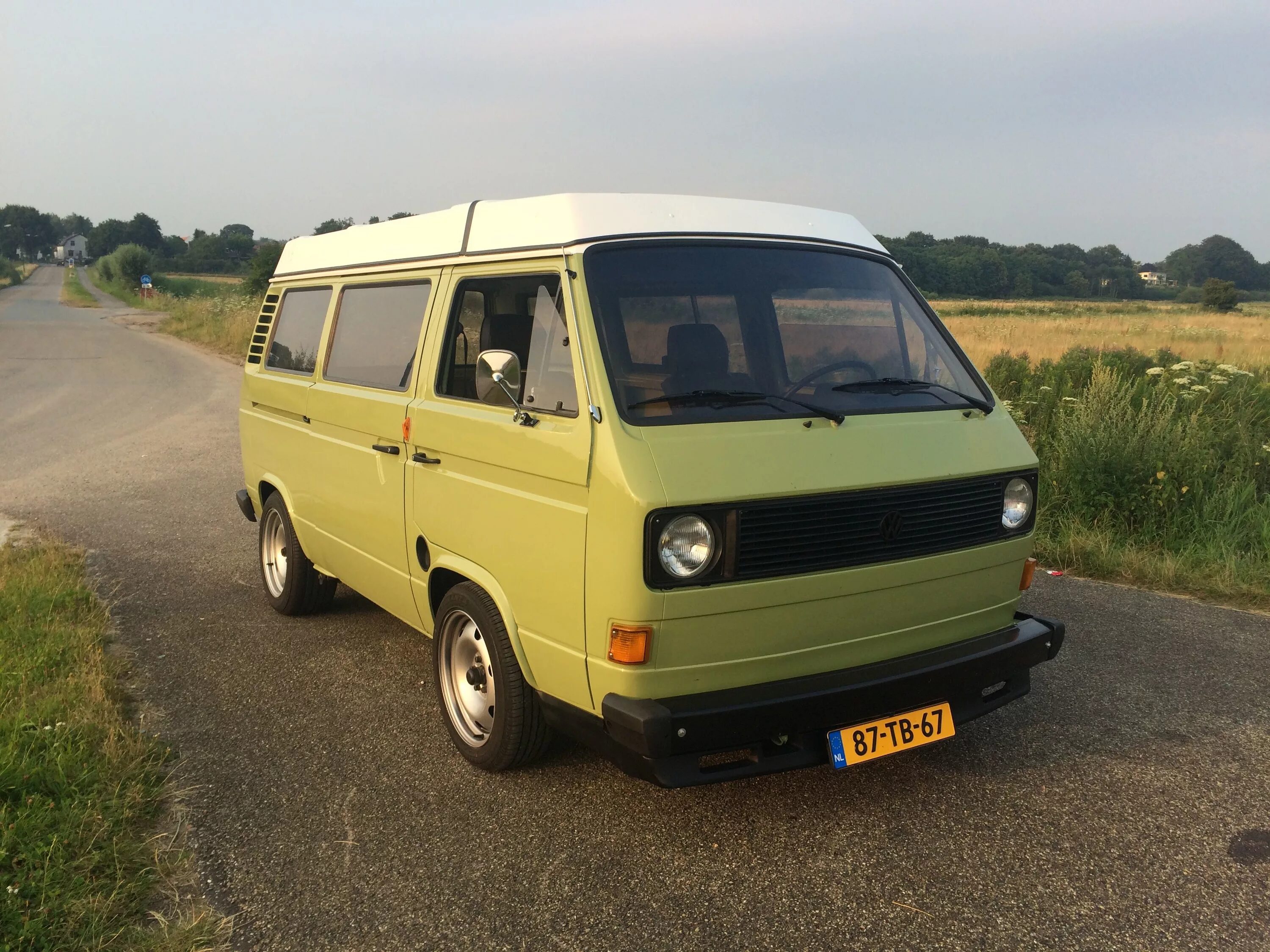 Volkswagen t3. VW Transporter t3 пассажирский. VW Транспортер т3. Volkswagen Транспортер t3.