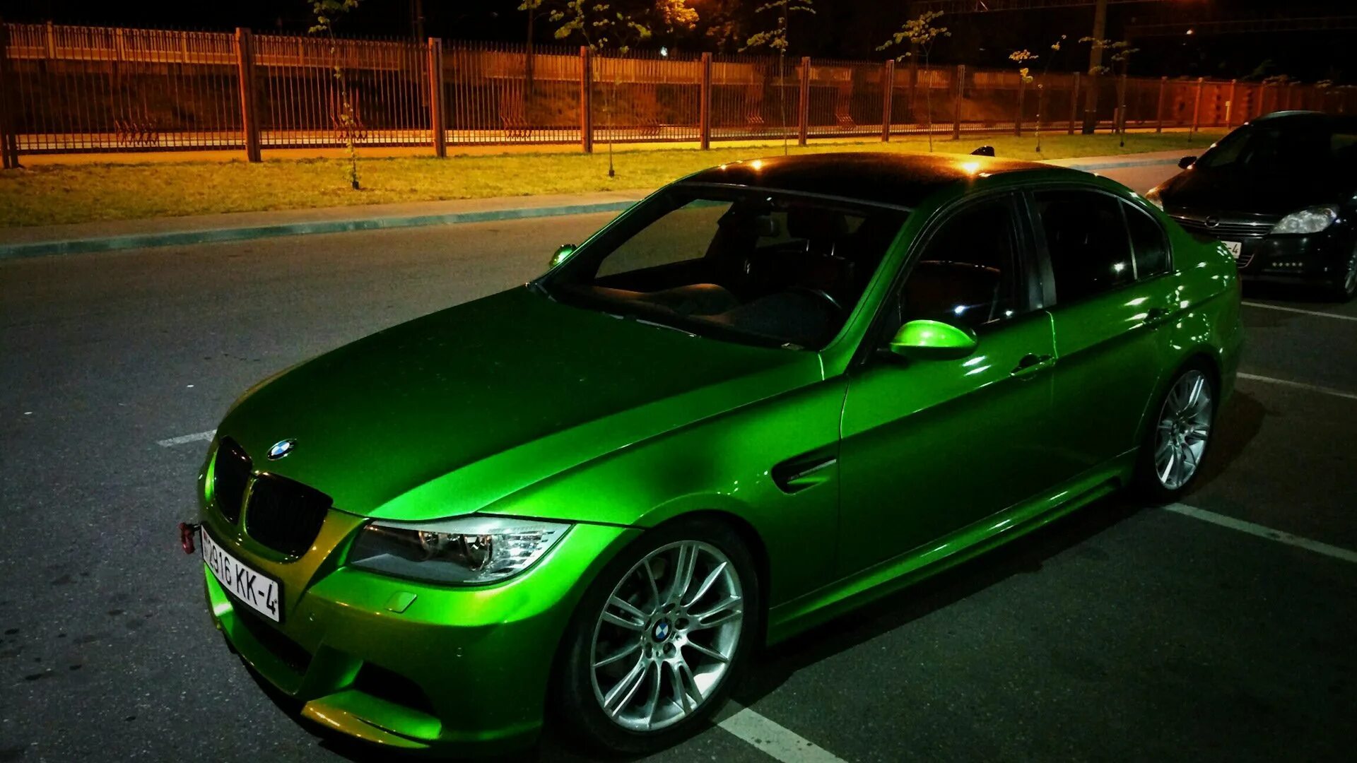 BMW 3 e90 Green. Зеленый перламутр БМВ е60. BMW e90 зеленый. BMW F 30 зеленый перломутор.