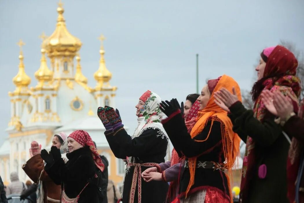 Масленица в Петергофе. Масленица в Петербурге. Масленица в Питере. Гулянье Масленицы в Петербурге.