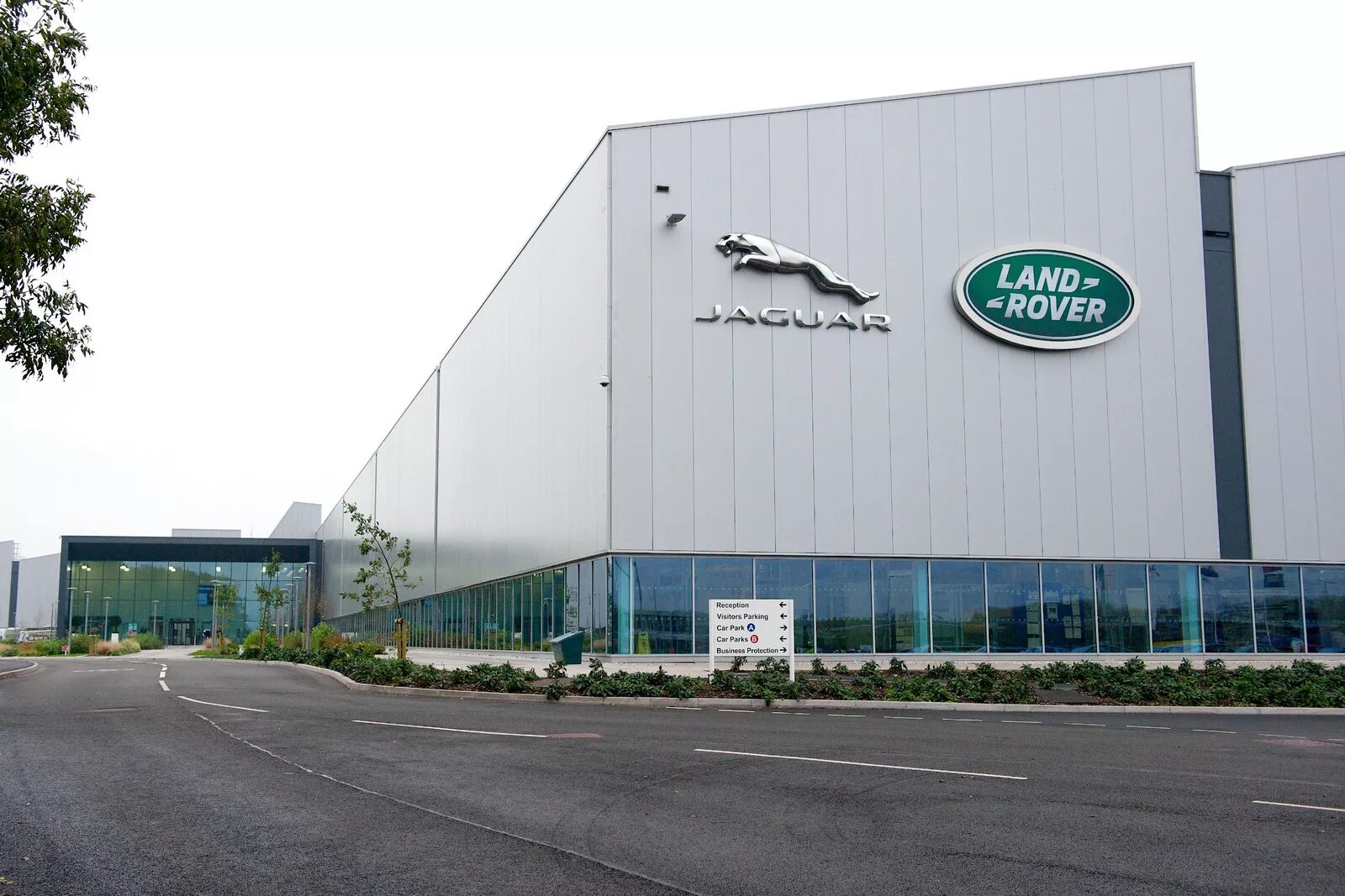 Завод ровер. Концерн ягуар ленд ровер. британия ленд ровер завод. jaguar land rover завод. штаб квартира ленд ровер.