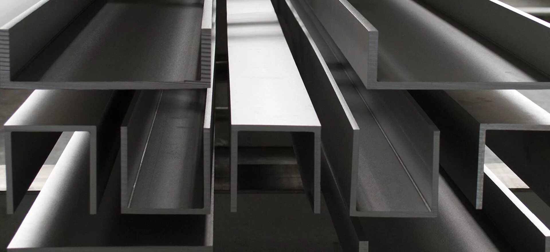 Телевизор канал ю. U channel. Новый логотип телеканала ю. Ю логотип. Швеллер upn-220.