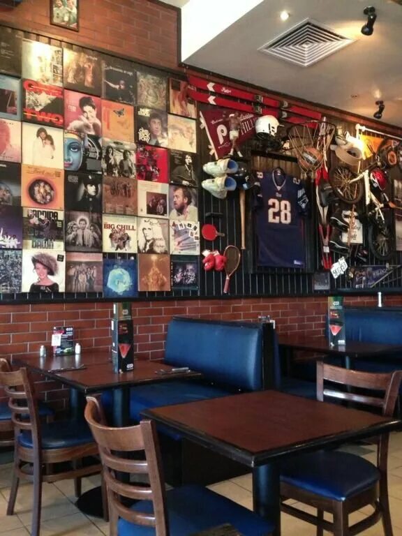 Friday's ресторан. Фрайдис афимолл. Фрайдис екатеринбург. Фрайдис афимолл. Friday's ресторан.