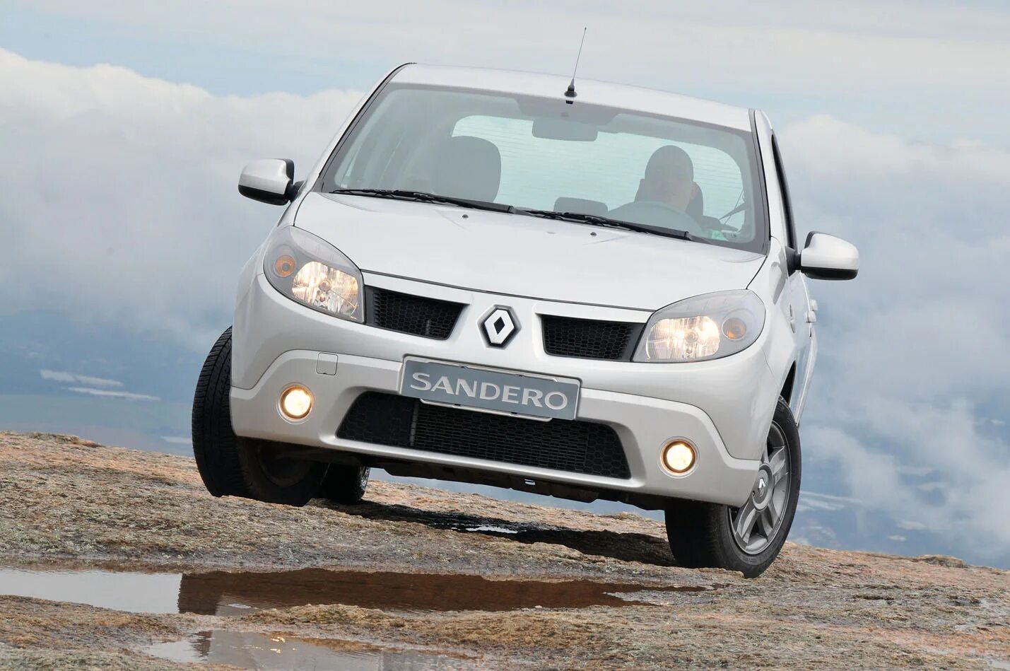 Renault sandero 2017. Магнитола 2 din рено сандеро. Сандеро 1 андроид. Магнитола teyes на ларгус. Рено sandero 2011.