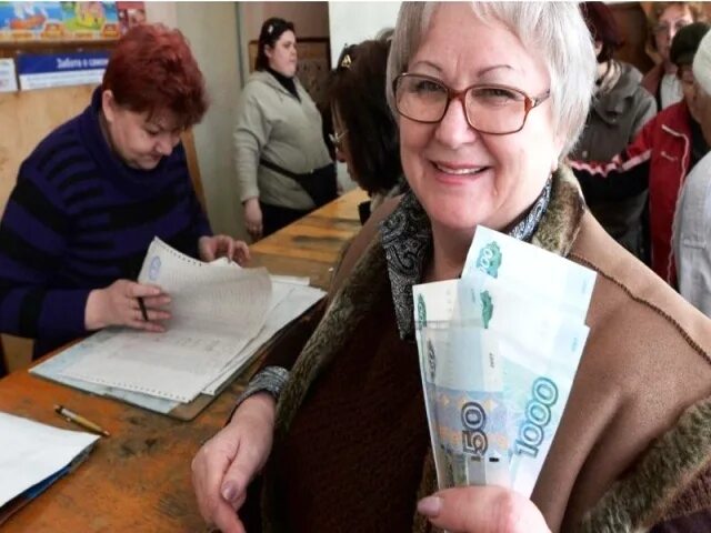 Перестанут индексировать пенсии. Пенсионный фонд пенсионеры. работающие пенсионеры. повышение пенсии. пенсии повысят.