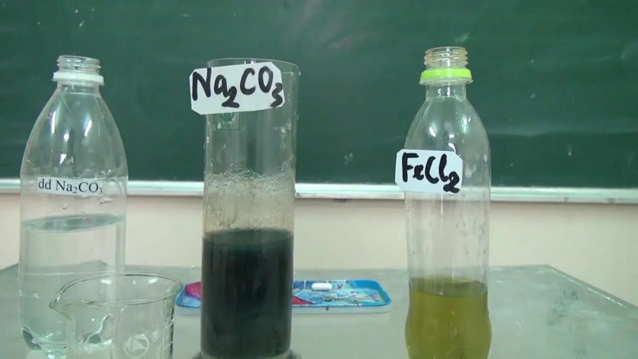 Fecl3 co2 реакция. Fecl2 цвет раствора. Fecl3 цвет раствора. FECL цвет раствора. Fecl2 раствор.