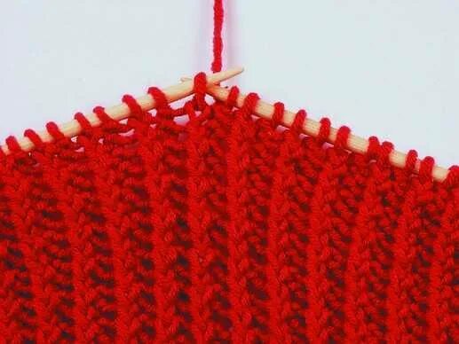 Изнаночная скрещенная как вязать спицами. Лицевая изнаночная вязка. лицевая скрещенная петля. лицевая гладь с перекрещенными петлями. скрещенные петли в вязании спицами.