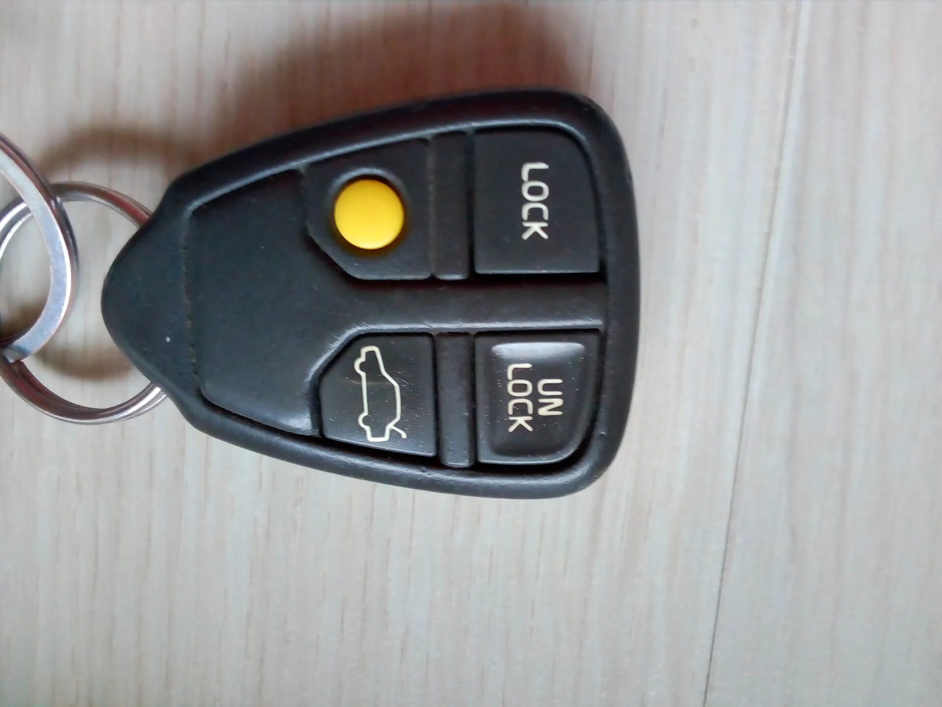 Замена лампочек ксенона и замена батареек в ключе - Volvo S80 (2G), 2,5 л, 2011 