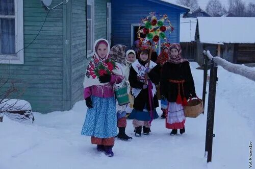 Дом культуры в деревне. Погода в лесютино нюксенского на неделю. Д казаково нюксенского. Лесютино дк. Дорога вьётся лентой.