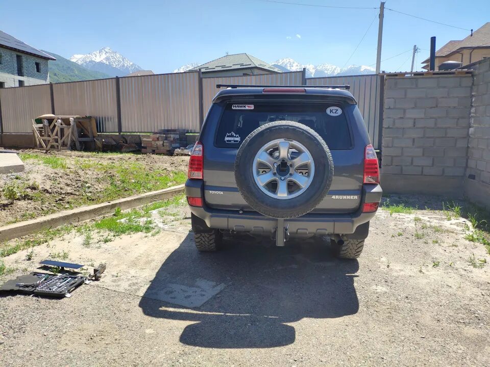 Калитка под запаску на прадо 120. Land cruiser 105 калитка. Калитка запасного колеса toyota fortuner. Задние фонари toyota 4runner 130. Тойота калитка.