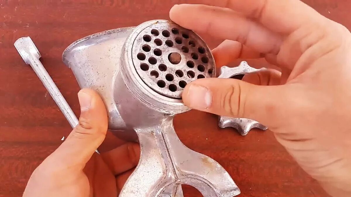 Чем можно заменить мясорубку в домашних условиях Как сделать домашнюю колбасу в кишке