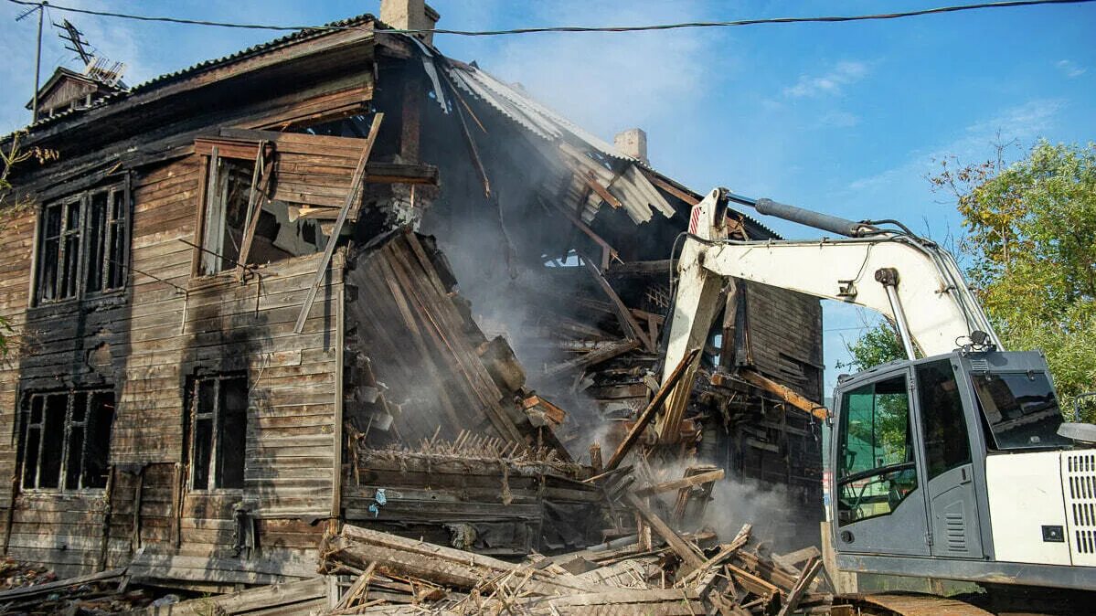 Березовский снос последнего барака. Сносят барак. Снос барака. Снесли барак. Бараки под снос.