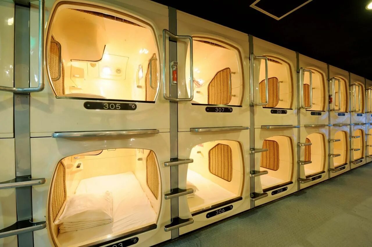 Капсульные отели в Японии. Капсульный отель (Capsule Hotel), Гаага. Капсульный хостел Япония. Капсульный отель в Токио (Япония). Капсульный отель аэропорт новосибирск