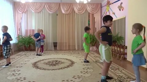Песня вот снежок летит летит