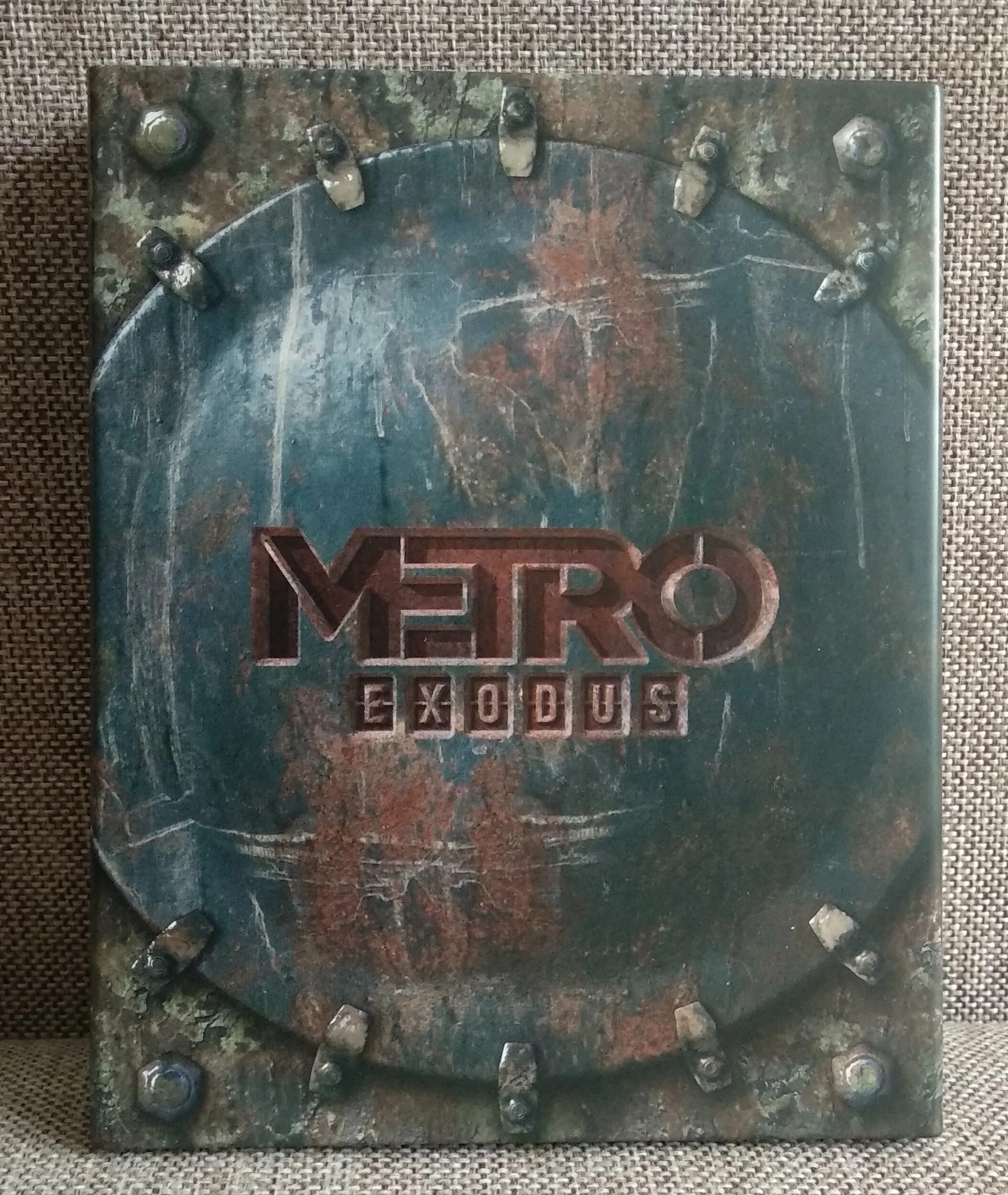 Коллекционное издание метро Exodus. Метро исход книга. Metro Exodus книга. Диск метро исход полное издание. Метро исход издание