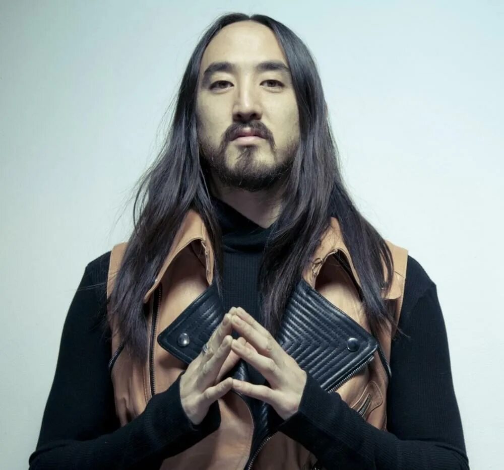 Steve aoki сестра. Стив аоки фото. Аоки песни. Стив аоки фото. Аоки песни.