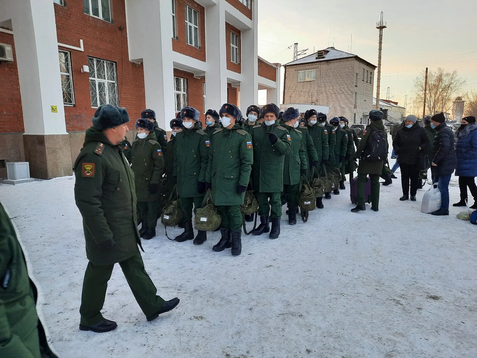 Первый военный эшелон Егоршино. Военный эшелон с призывниками. Призыв Артемовский. Эшелон призывников