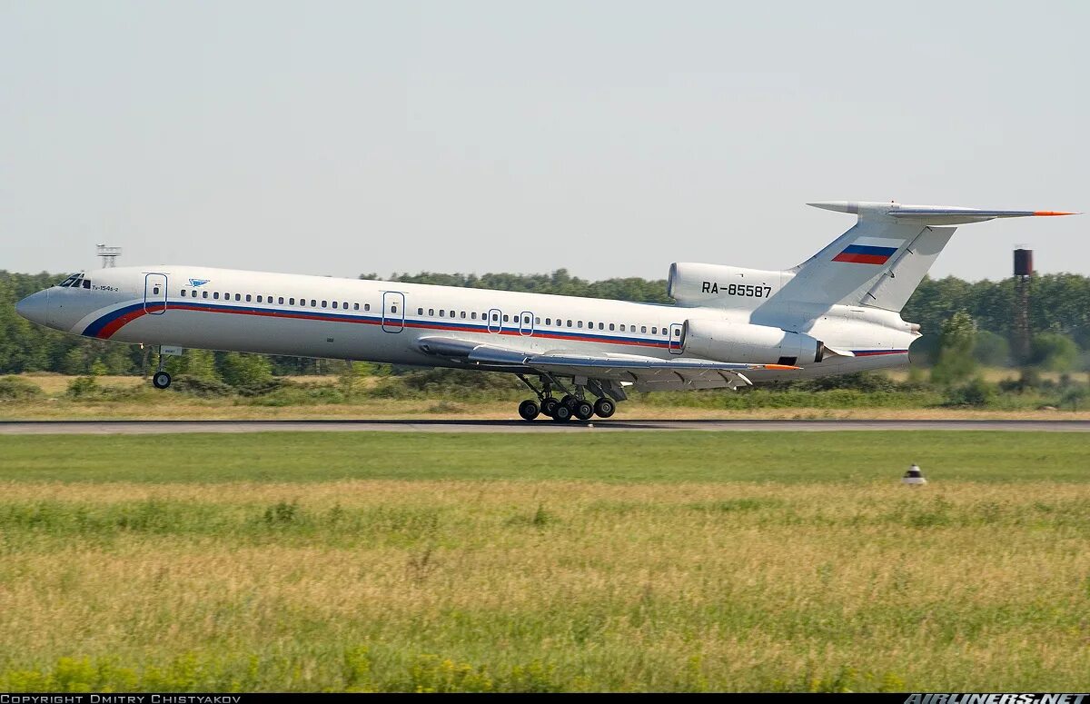 Россия эйр. Ту 154б2 85587. Tupolev tu-154b-2. Ту-154б-2. Ту-154б-2 Трансаэро.