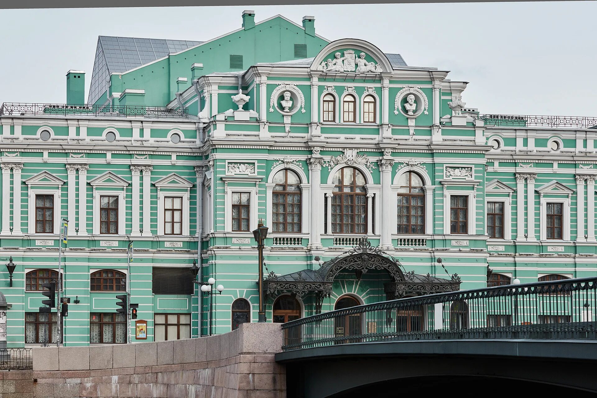 Санкт петербург здания театров. Большой драматический театр имени г.а Товстоногова Санкт-Петербург. Драматический театр Товстоногова. Большой театр Товстоногова СПБ. Театр БДТ Товстоногова.