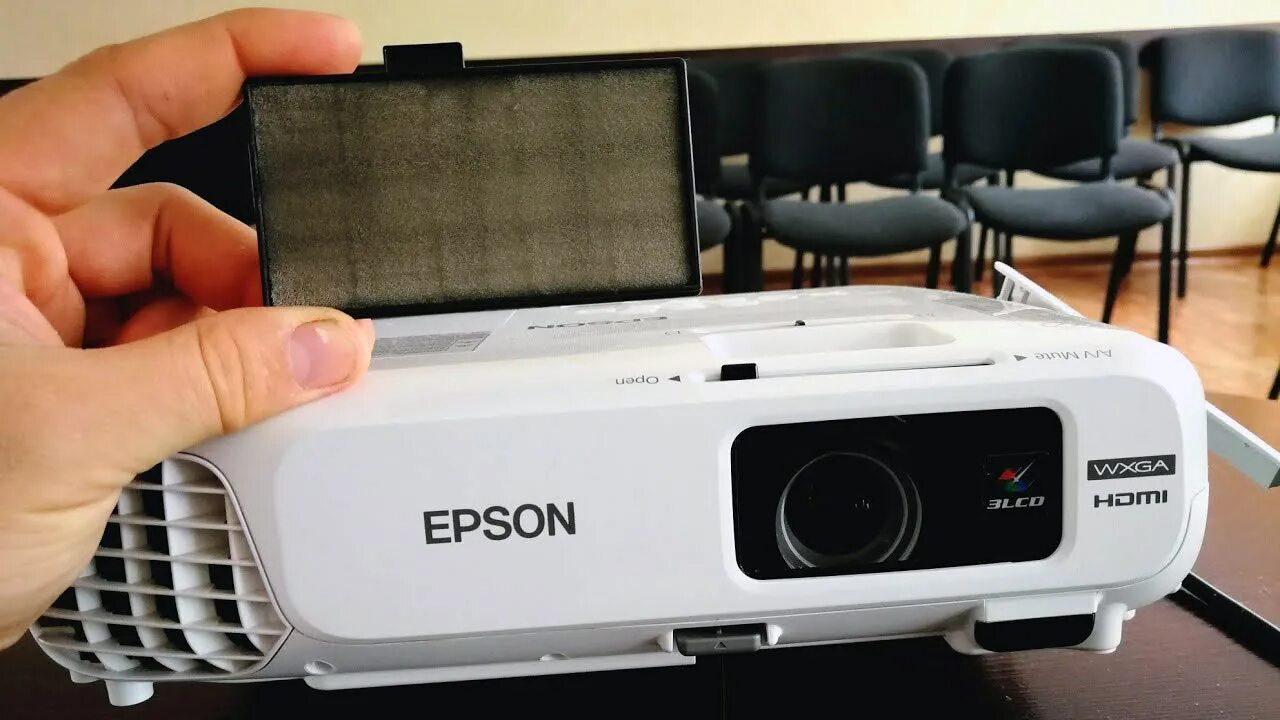 Как почистить проектор. Фильтр для проектора. Чистка проектора Epson. Чистка проектора от пыли. Запылился проектор.