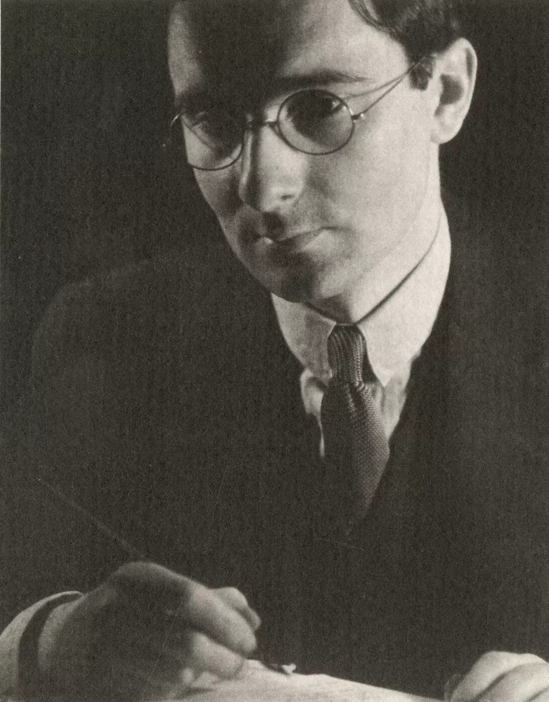 Гинзбург 1920. Моисей яковлевич гинзбург. альфред барр. моисей гинзбург архитектор. моисей яковлевич гинзбург архитектура.